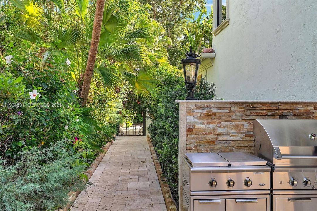 For Sale: $8,000,000 (5 beds, 5 baths, 6099 Square Feet)