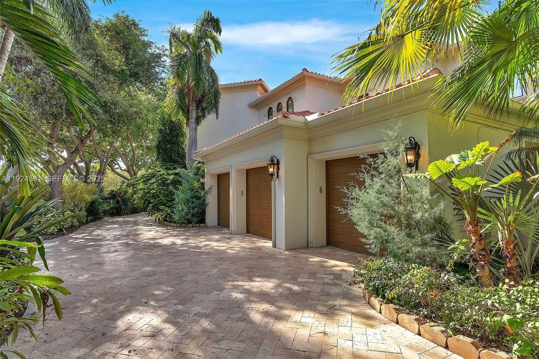 For Sale: $8,000,000 (5 beds, 5 baths, 6099 Square Feet)