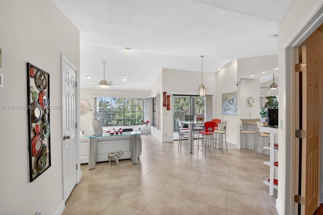 На продажу: $265,000 (3 спален, 2 ванн, 1396 Квадратных фут)