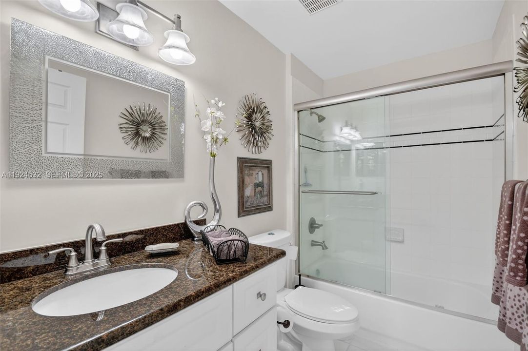 На продажу: $265,000 (3 спален, 2 ванн, 1396 Квадратных фут)