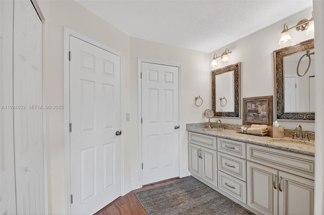 На продажу: $265,000 (3 спален, 2 ванн, 1396 Квадратных фут)