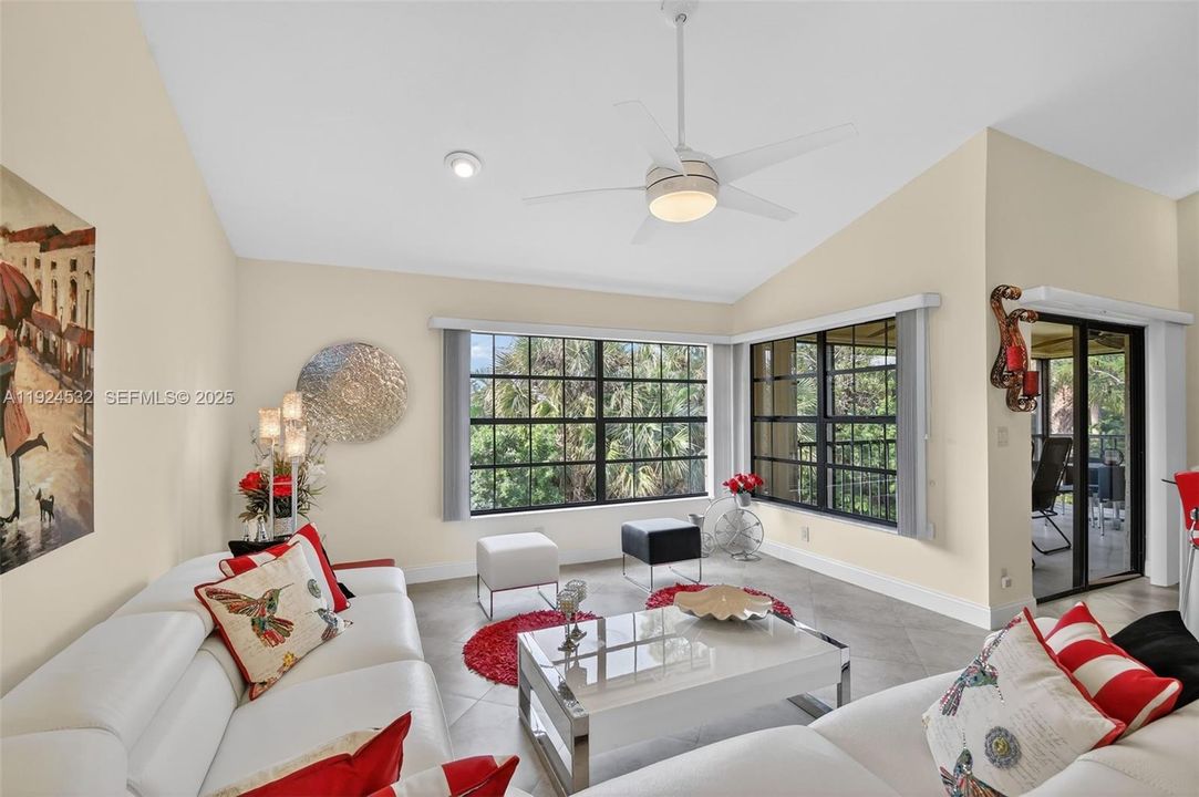 На продажу: $265,000 (3 спален, 2 ванн, 1396 Квадратных фут)