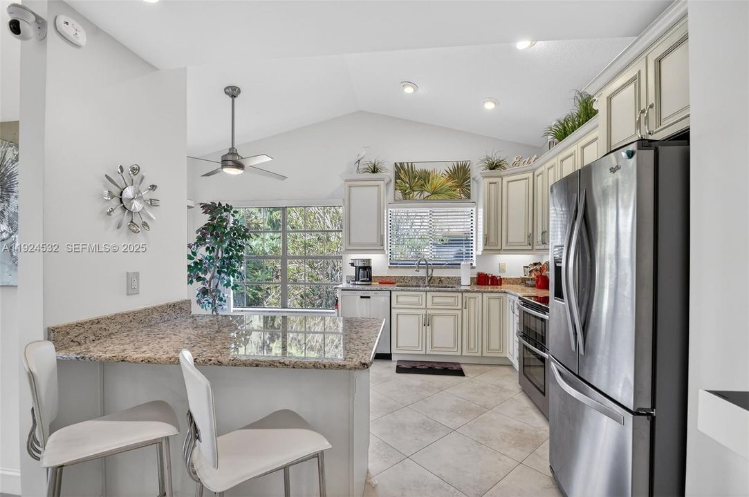 На продажу: $265,000 (3 спален, 2 ванн, 1396 Квадратных фут)