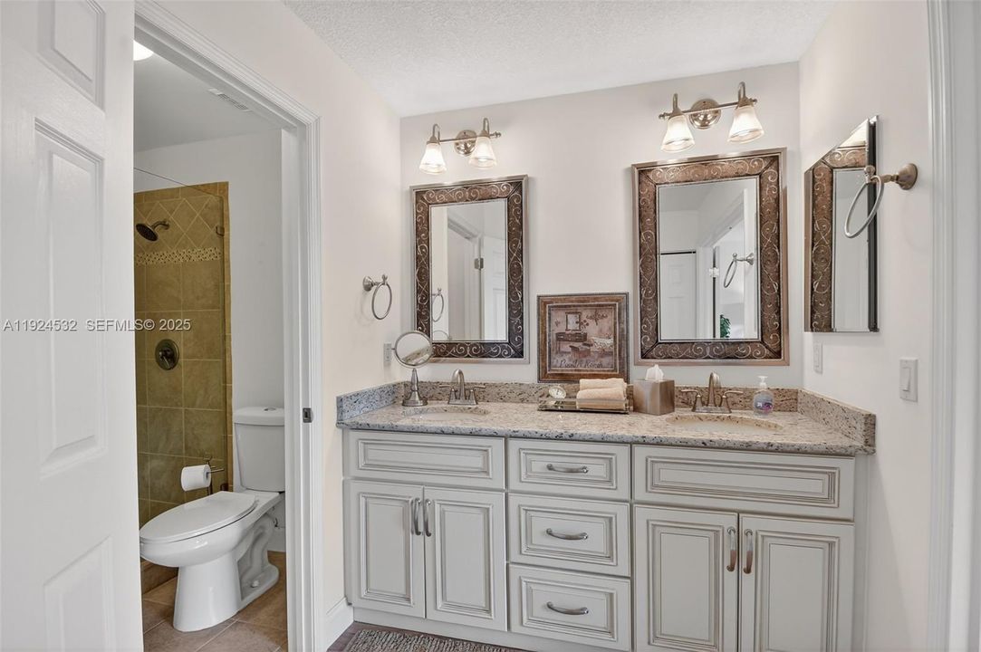 На продажу: $265,000 (3 спален, 2 ванн, 1396 Квадратных фут)