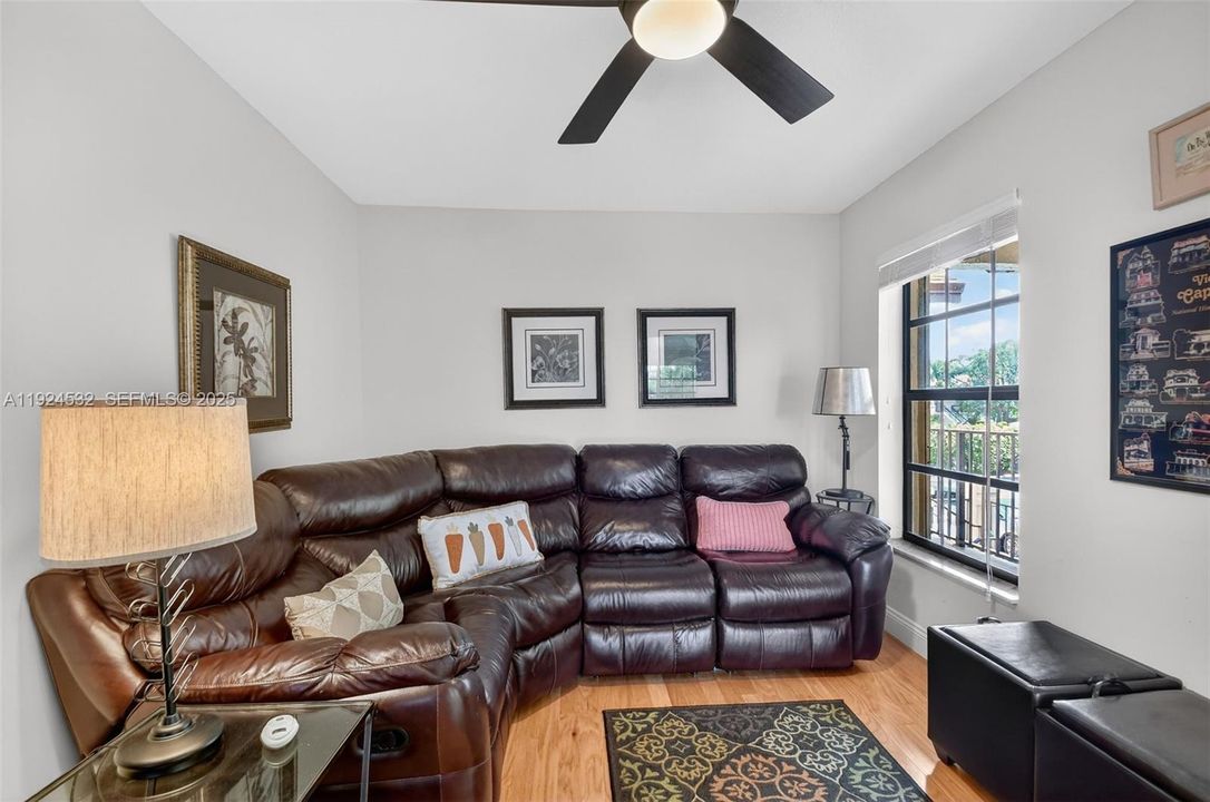 На продажу: $265,000 (3 спален, 2 ванн, 1396 Квадратных фут)