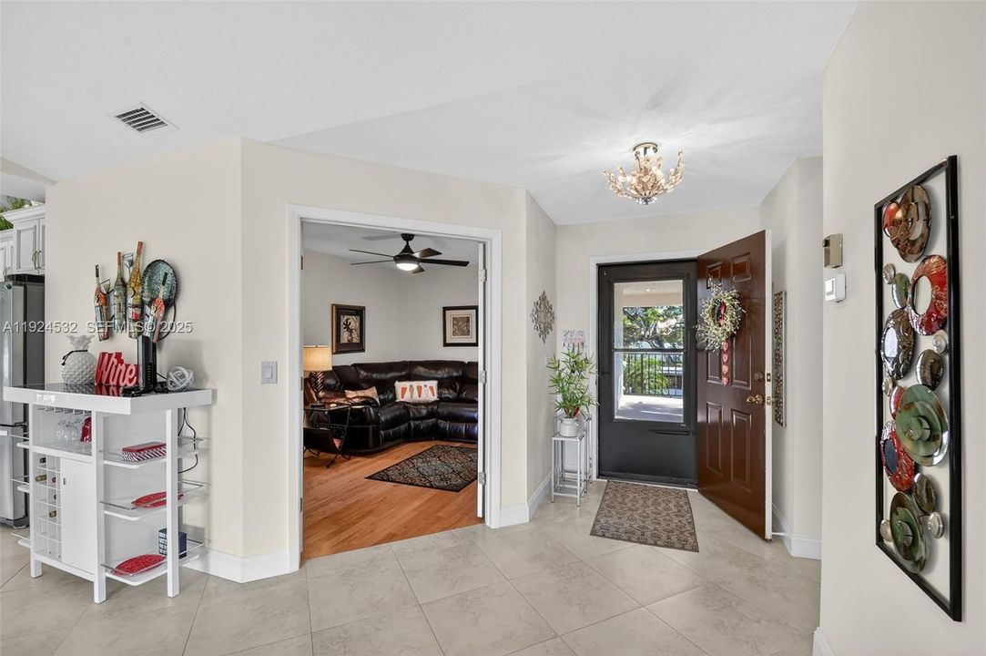 На продажу: $265,000 (3 спален, 2 ванн, 1396 Квадратных фут)