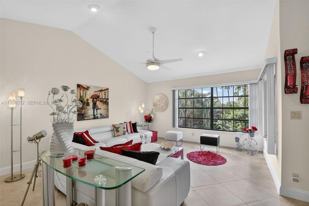 На продажу: $265,000 (3 спален, 2 ванн, 1396 Квадратных фут)