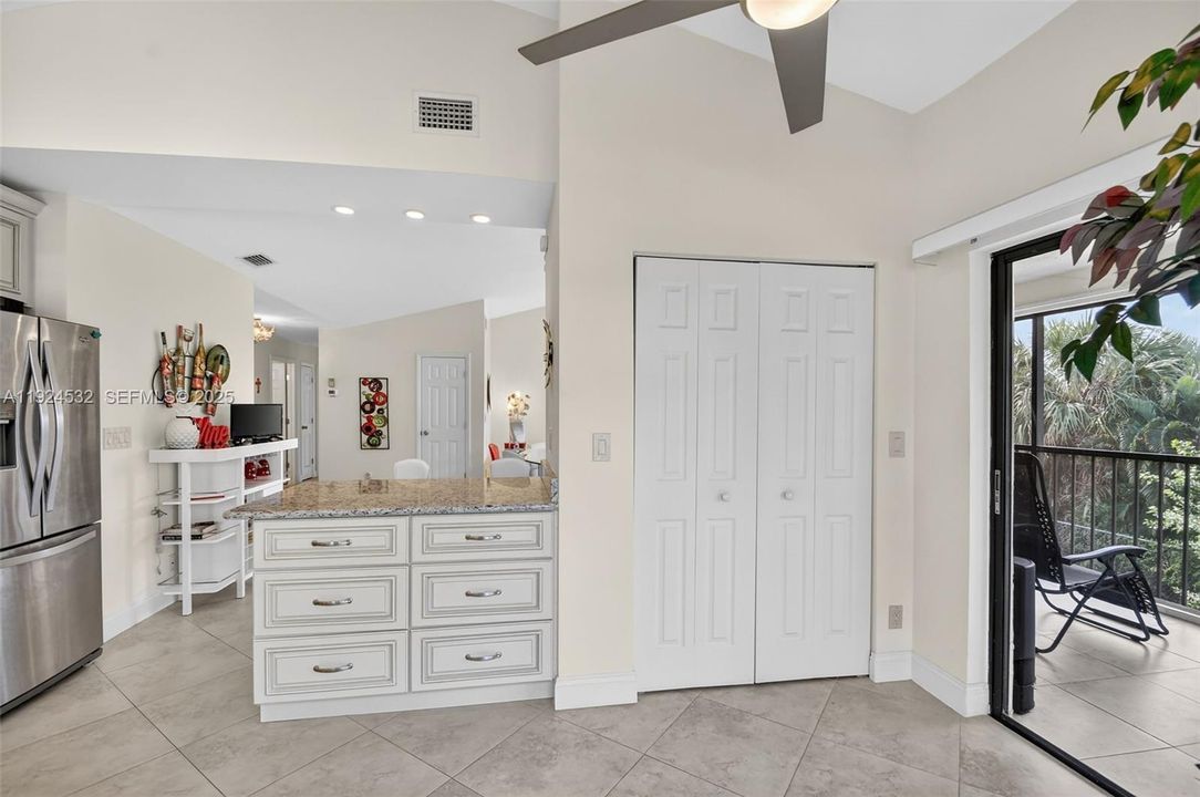 На продажу: $265,000 (3 спален, 2 ванн, 1396 Квадратных фут)