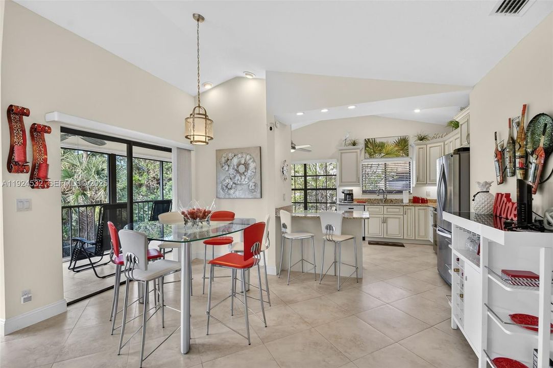 На продажу: $265,000 (3 спален, 2 ванн, 1396 Квадратных фут)