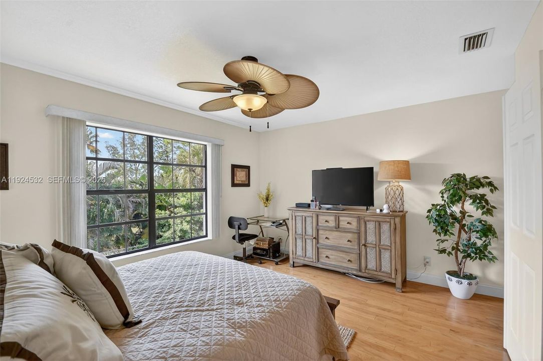 На продажу: $265,000 (3 спален, 2 ванн, 1396 Квадратных фут)