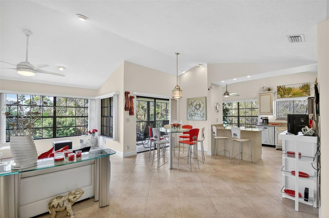 На продажу: $265,000 (3 спален, 2 ванн, 1396 Квадратных фут)