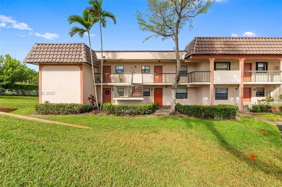 На продажу: $250,000 (2 спален, 2 ванн, 956 Квадратных фут)