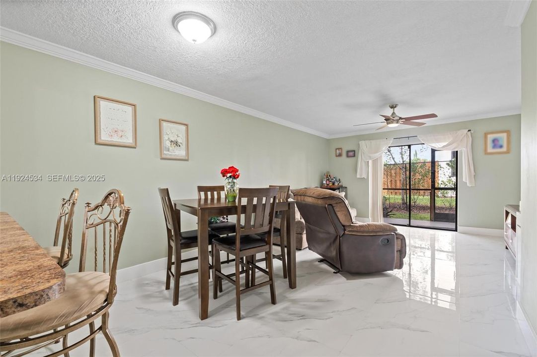 На продажу: $250,000 (2 спален, 2 ванн, 956 Квадратных фут)