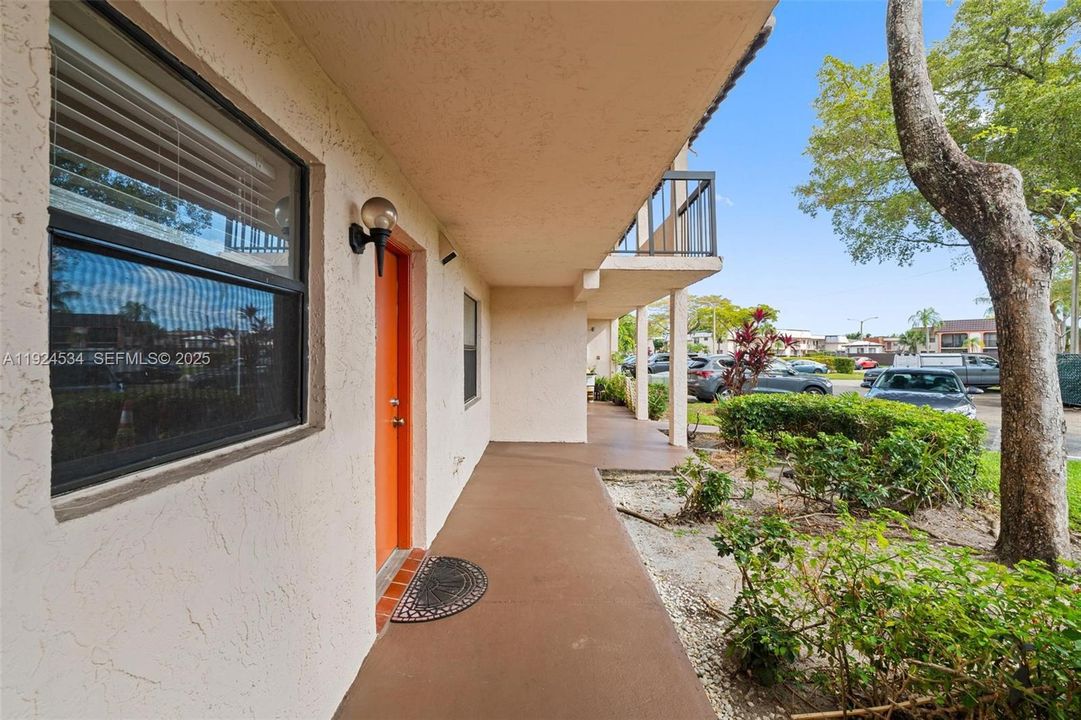 На продажу: $250,000 (2 спален, 2 ванн, 956 Квадратных фут)