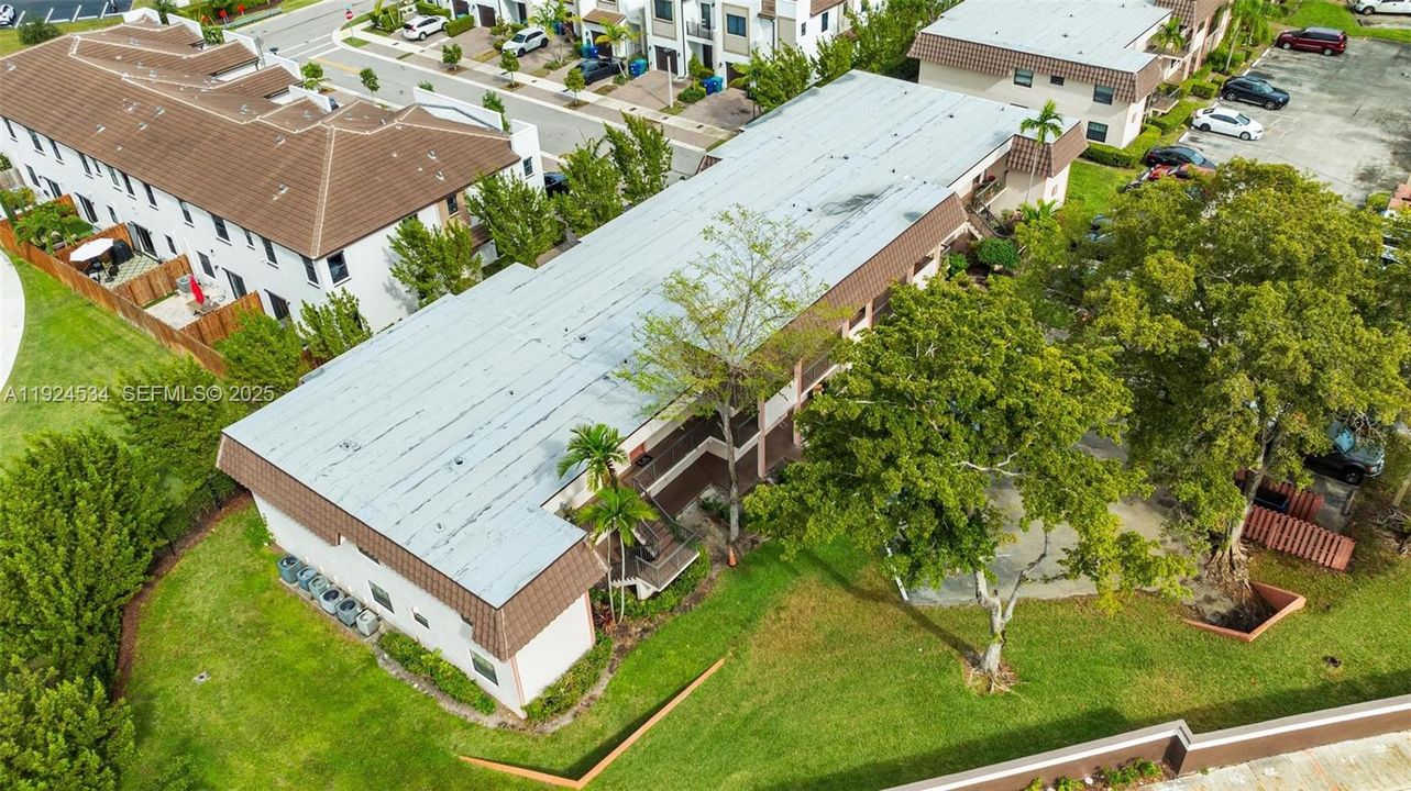 На продажу: $250,000 (2 спален, 2 ванн, 956 Квадратных фут)