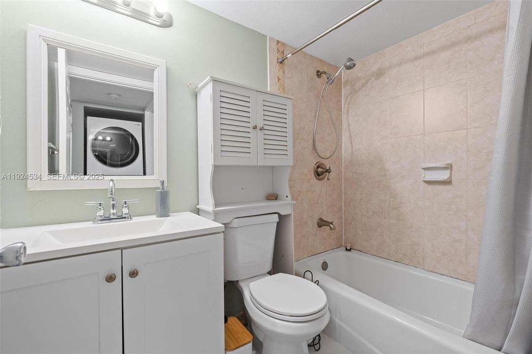 На продажу: $250,000 (2 спален, 2 ванн, 956 Квадратных фут)