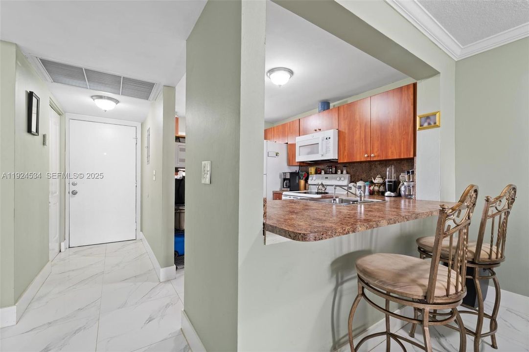 На продажу: $250,000 (2 спален, 2 ванн, 956 Квадратных фут)