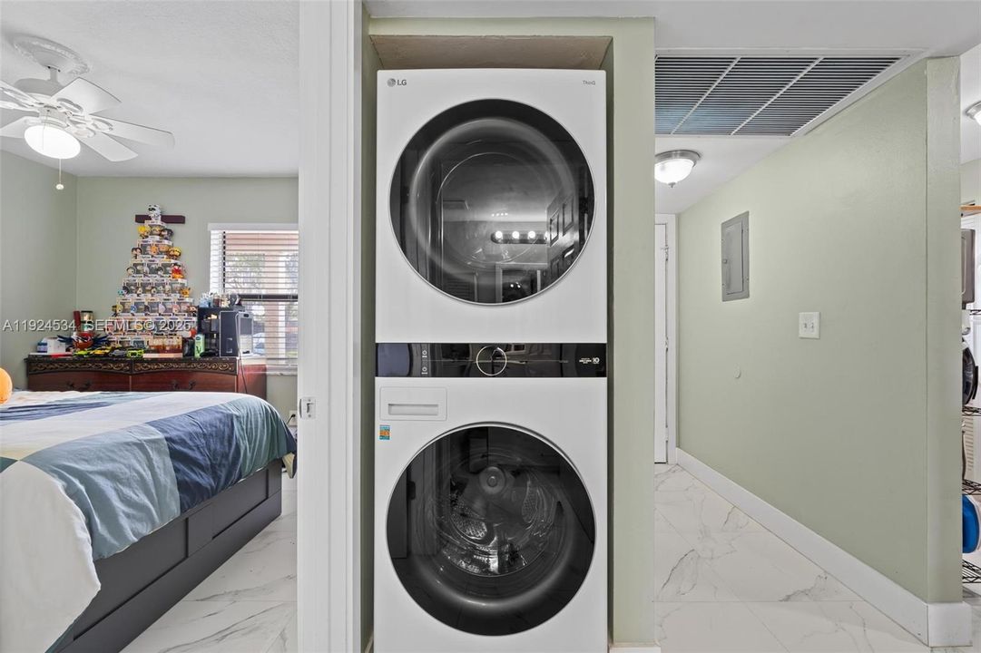 На продажу: $250,000 (2 спален, 2 ванн, 956 Квадратных фут)