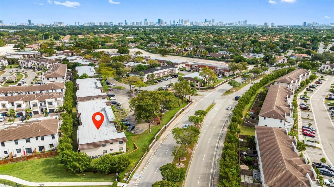 На продажу: $250,000 (2 спален, 2 ванн, 956 Квадратных фут)