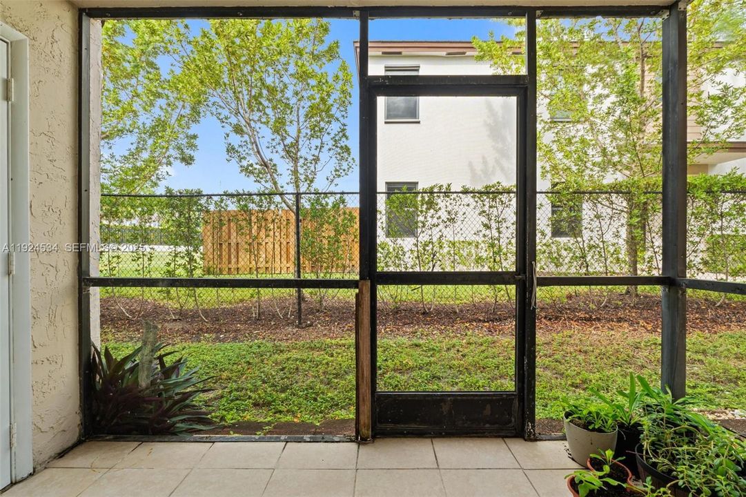 На продажу: $250,000 (2 спален, 2 ванн, 956 Квадратных фут)