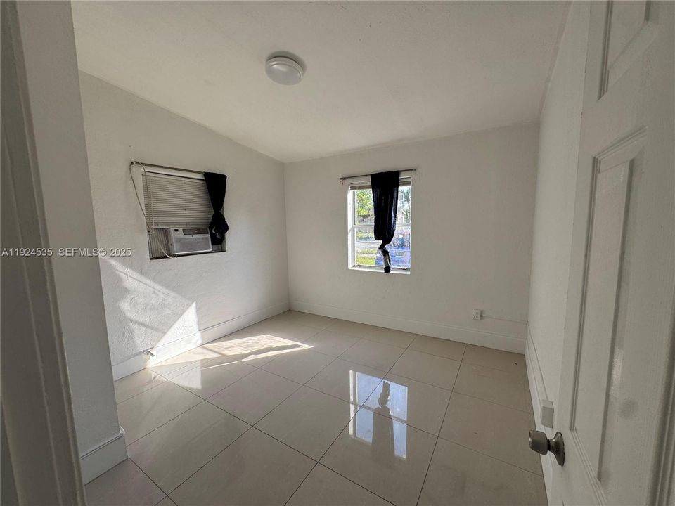 待售: $245,000 (2 贝兹, 1 浴室, 0 平方英尺)