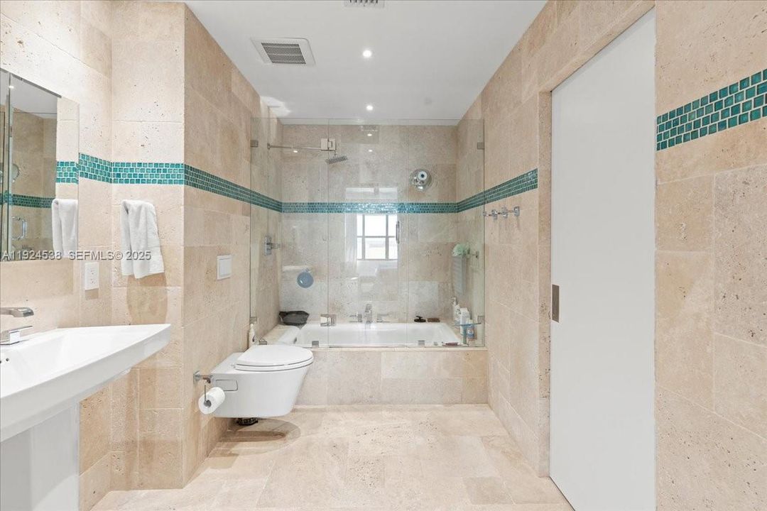 На продажу: $570,000 (2 спален, 3 ванн, 1950 Квадратных фут)