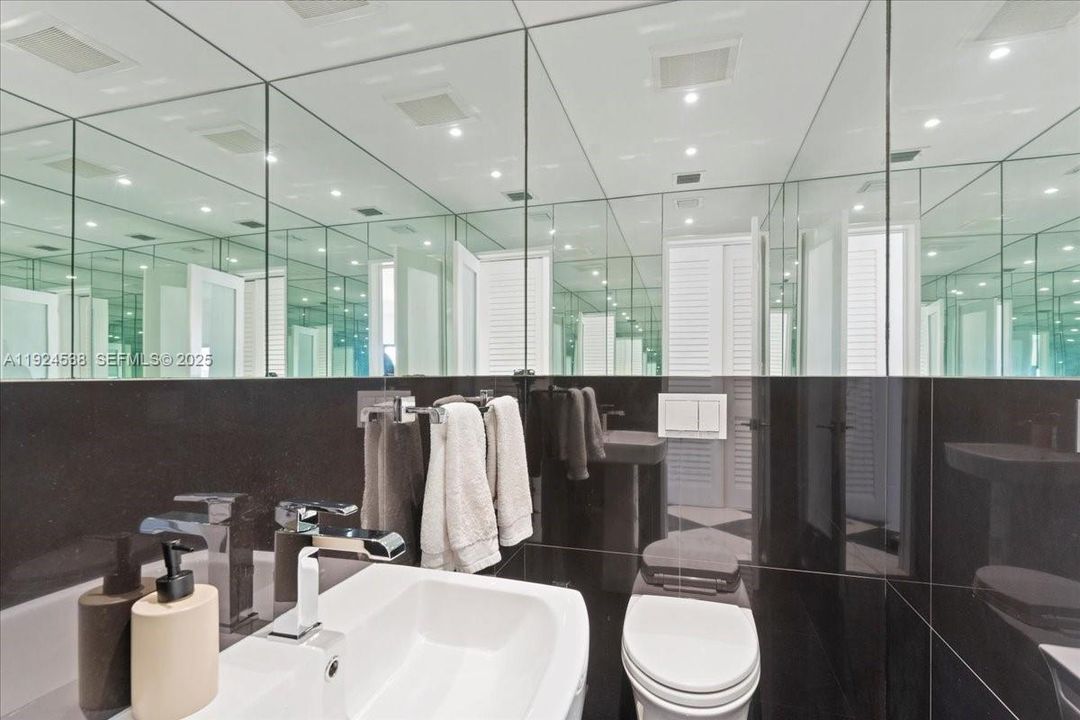 На продажу: $570,000 (2 спален, 3 ванн, 1950 Квадратных фут)