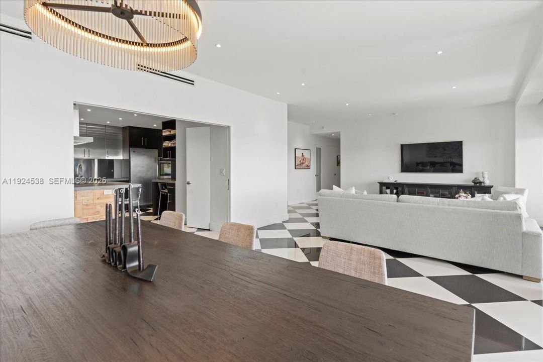 На продажу: $570,000 (2 спален, 3 ванн, 1950 Квадратных фут)