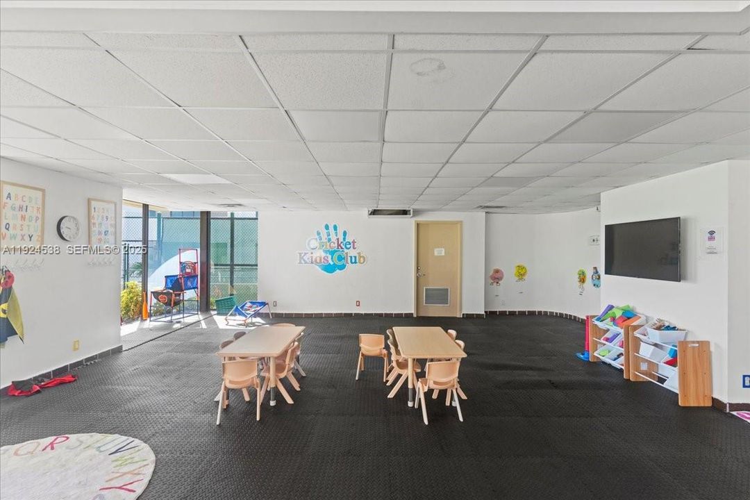 На продажу: $570,000 (2 спален, 3 ванн, 1950 Квадратных фут)