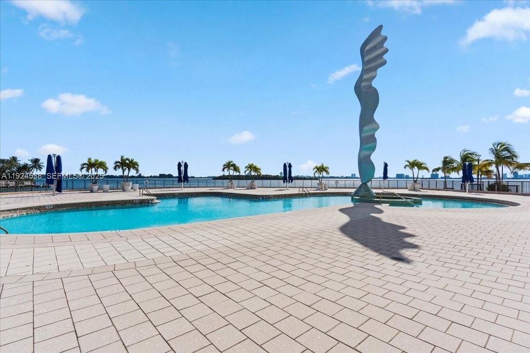 На продажу: $570,000 (2 спален, 3 ванн, 1950 Квадратных фут)