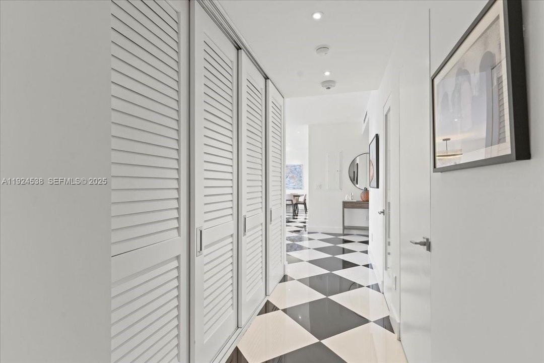 На продажу: $570,000 (2 спален, 3 ванн, 1950 Квадратных фут)