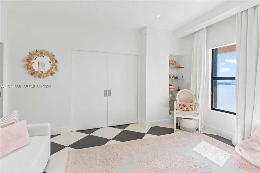 На продажу: $570,000 (2 спален, 3 ванн, 1950 Квадратных фут)