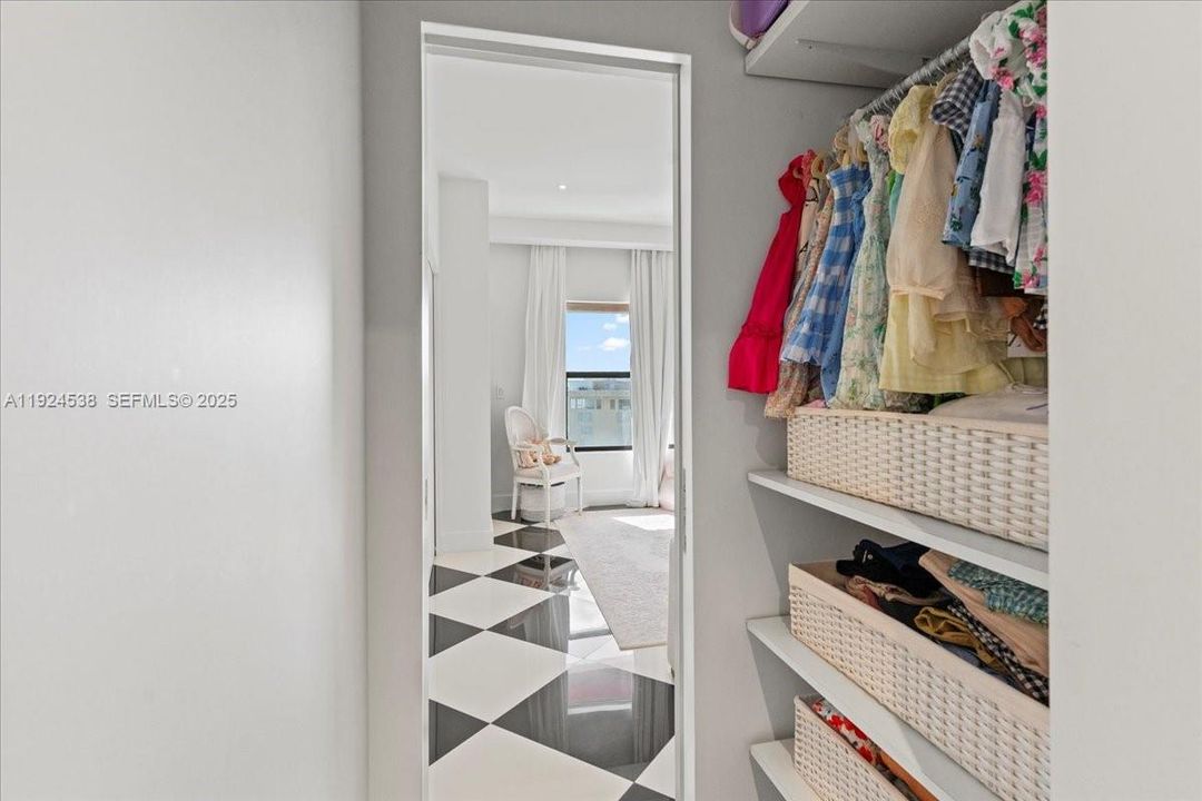 На продажу: $570,000 (2 спален, 3 ванн, 1950 Квадратных фут)