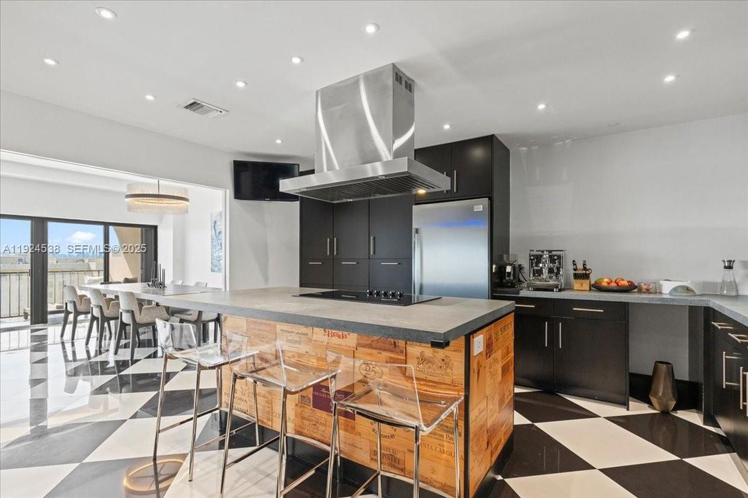 На продажу: $570,000 (2 спален, 3 ванн, 1950 Квадратных фут)