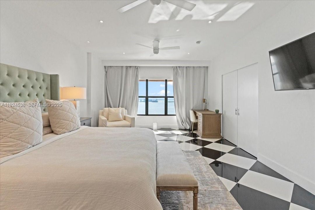 На продажу: $570,000 (2 спален, 3 ванн, 1950 Квадратных фут)