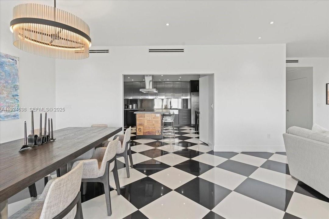 На продажу: $570,000 (2 спален, 3 ванн, 1950 Квадратных фут)