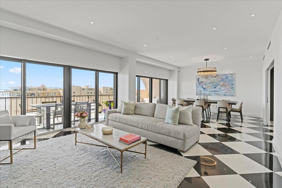 На продажу: $570,000 (2 спален, 3 ванн, 1950 Квадратных фут)