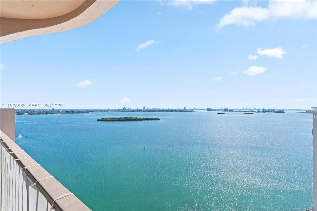 На продажу: $570,000 (2 спален, 3 ванн, 1950 Квадратных фут)