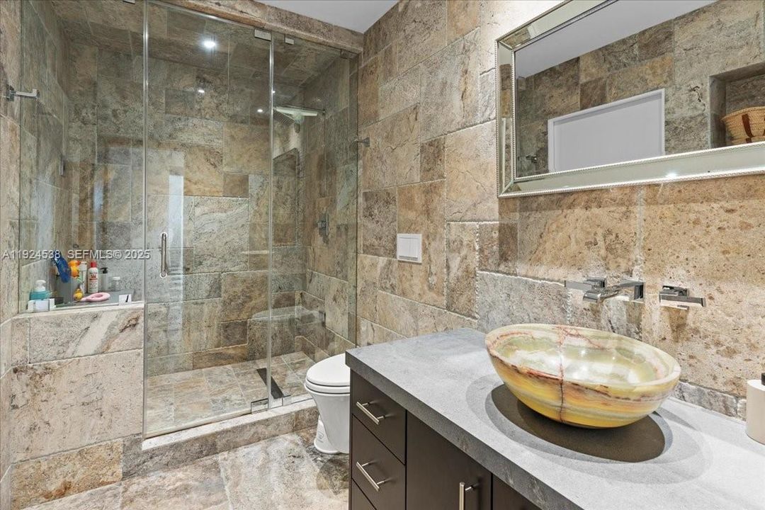 На продажу: $570,000 (2 спален, 3 ванн, 1950 Квадратных фут)