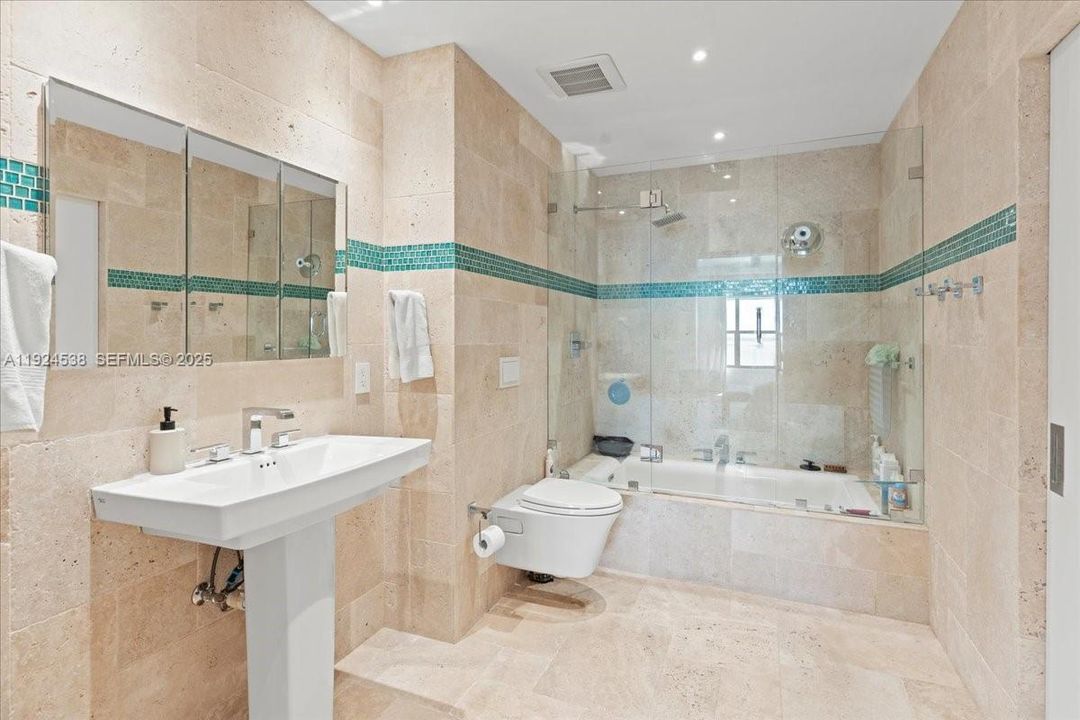 На продажу: $570,000 (2 спален, 3 ванн, 1950 Квадратных фут)