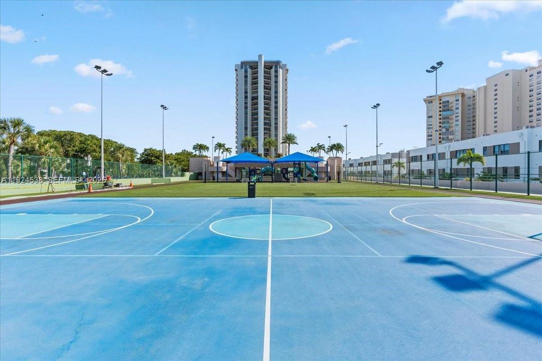 На продажу: $570,000 (2 спален, 3 ванн, 1950 Квадратных фут)