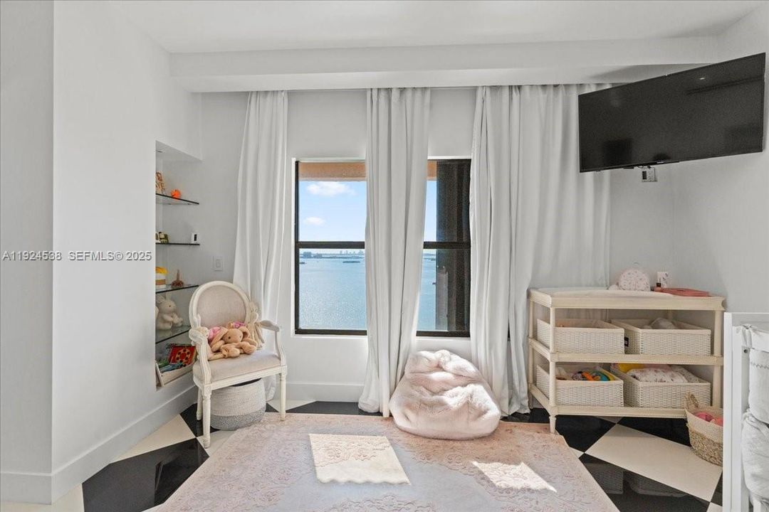 На продажу: $570,000 (2 спален, 3 ванн, 1950 Квадратных фут)