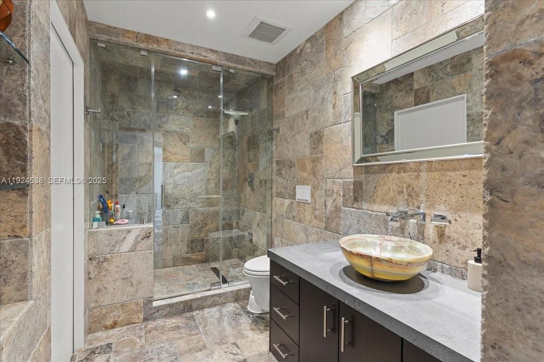 На продажу: $570,000 (2 спален, 3 ванн, 1950 Квадратных фут)