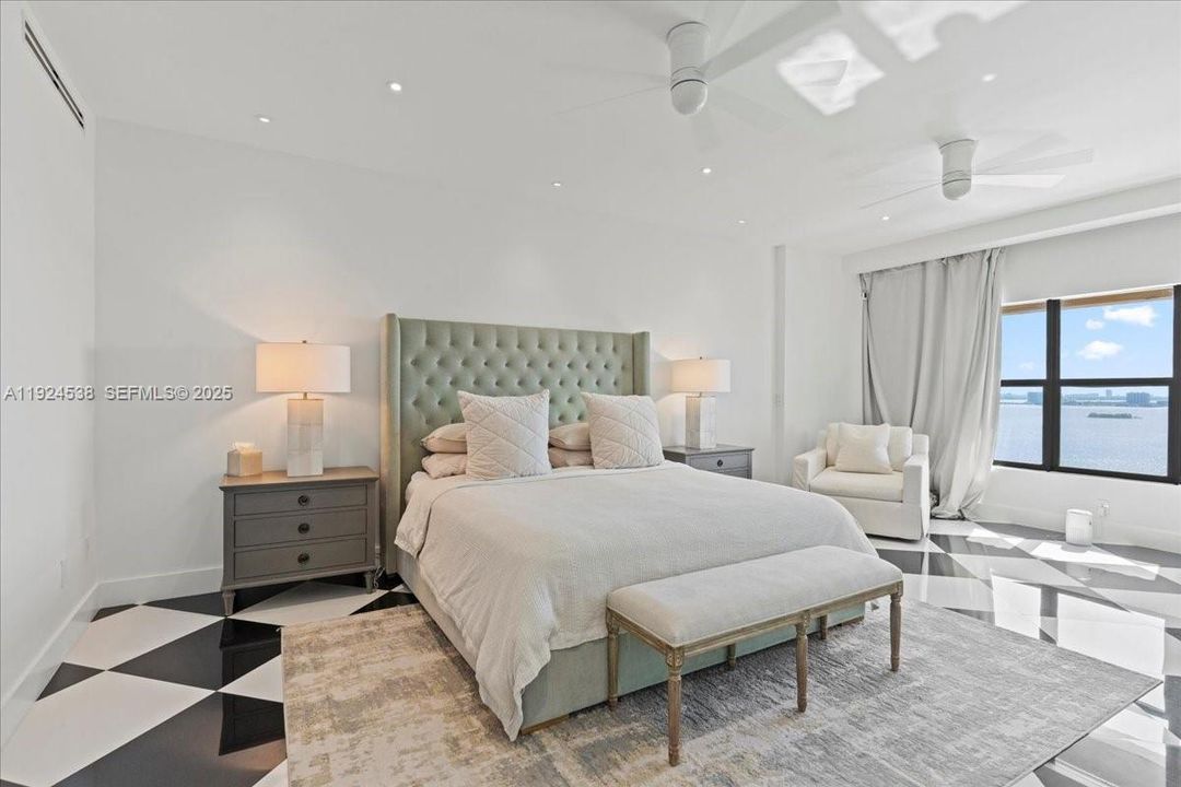 На продажу: $570,000 (2 спален, 3 ванн, 1950 Квадратных фут)