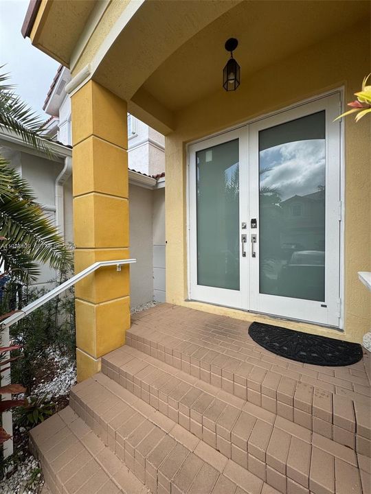 For Sale: $740,000 (4 beds, 2 baths, 2217 Square Feet)