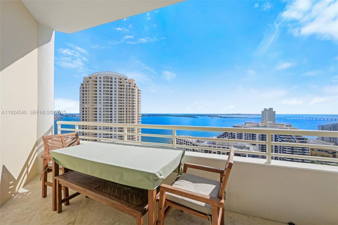 For Sale: $865,000 (2 beds, 2 baths, 1300 Square Feet)