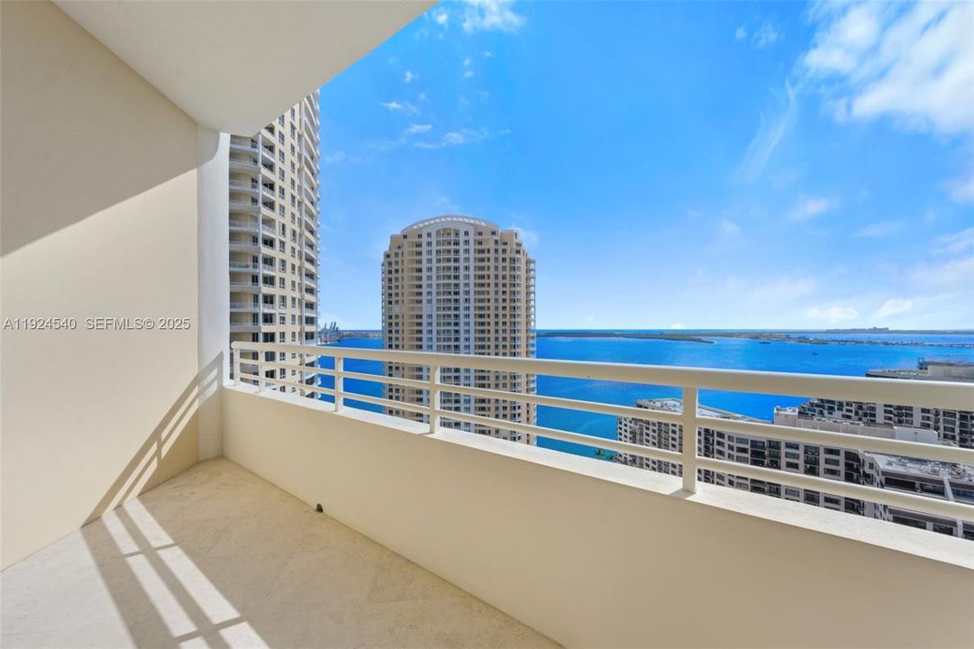 For Sale: $865,000 (2 beds, 2 baths, 1300 Square Feet)