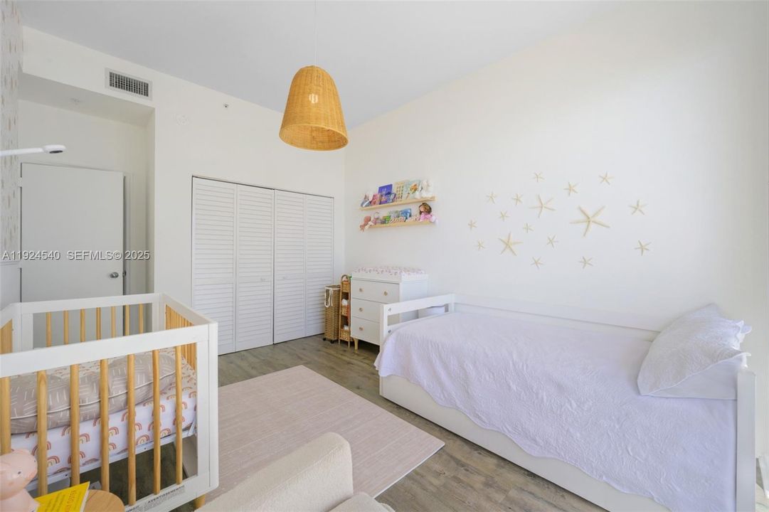 For Sale: $865,000 (2 beds, 2 baths, 1300 Square Feet)