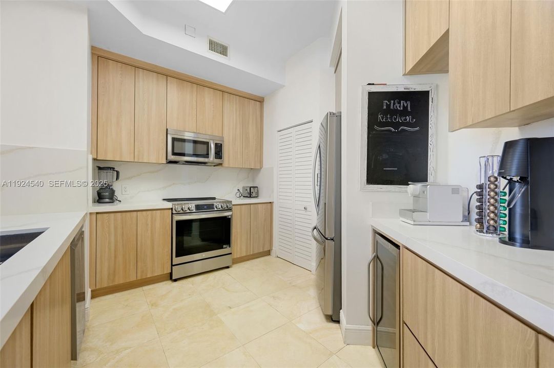 For Sale: $865,000 (2 beds, 2 baths, 1300 Square Feet)