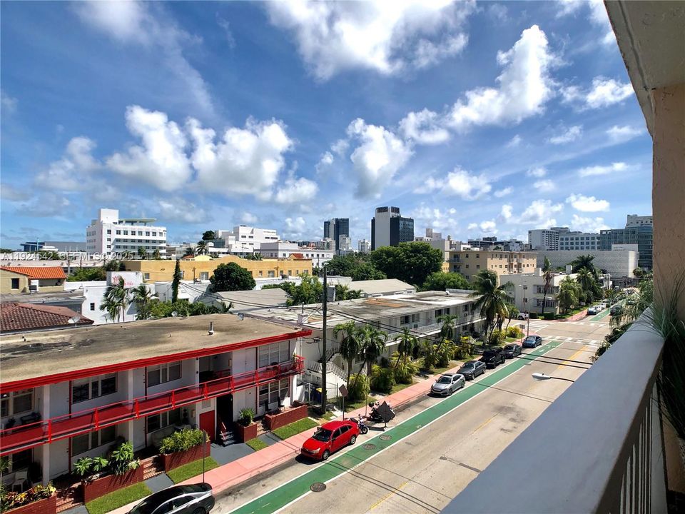 For Rent: $2,150 (1 beds, 1 baths, 700 Square Feet)